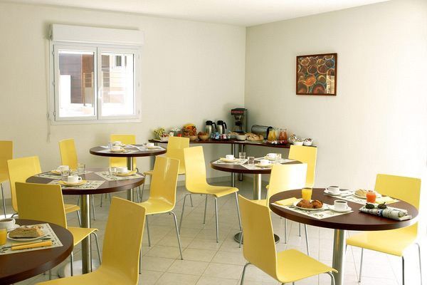 Citea Residentiel Marseille Plan De Cuques Hotel Ресторант снимка